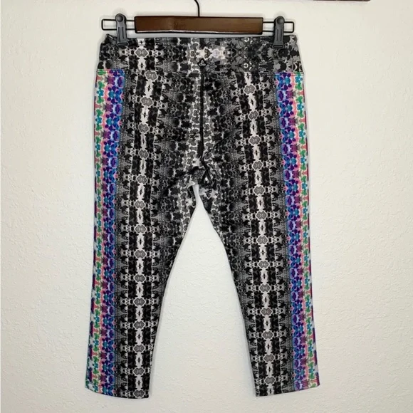 PrAna Roxanne Hydrobloom Capri Crop Leggings size M~NWOT$4.99 Ships! Made in USA - Picture 4 of 10